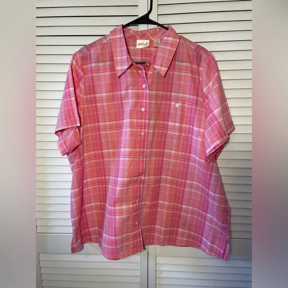 Vintage Chic Short Sleeve Button Down Cuff Sleeve Vent Side Blouse Size 1X Pink - Picture 2 of 12